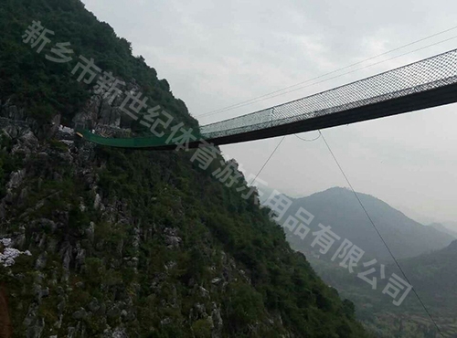 浙江常山縣三衢石林景區(qū)吊橋